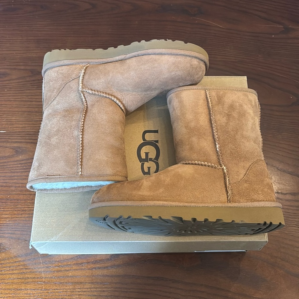 UGG W Classic Short ll